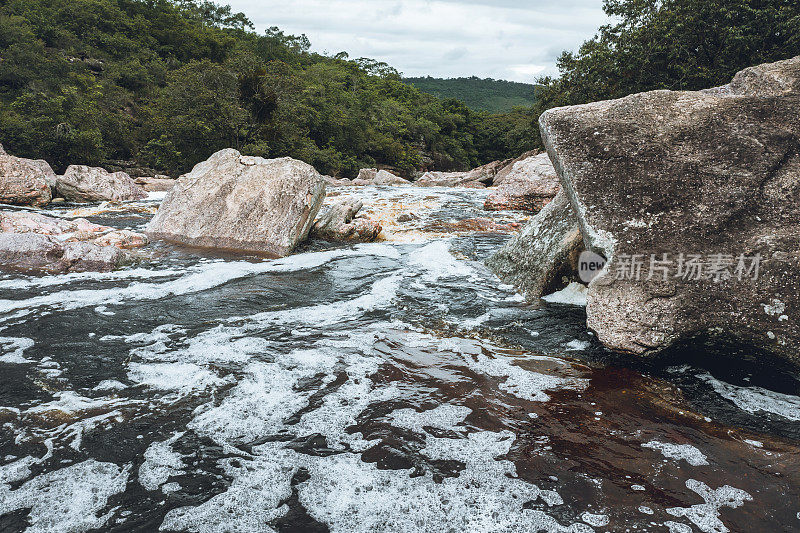 Ribeirão河的野生水附近Lençois在Chapada Diamantina在巴西巴伊亚